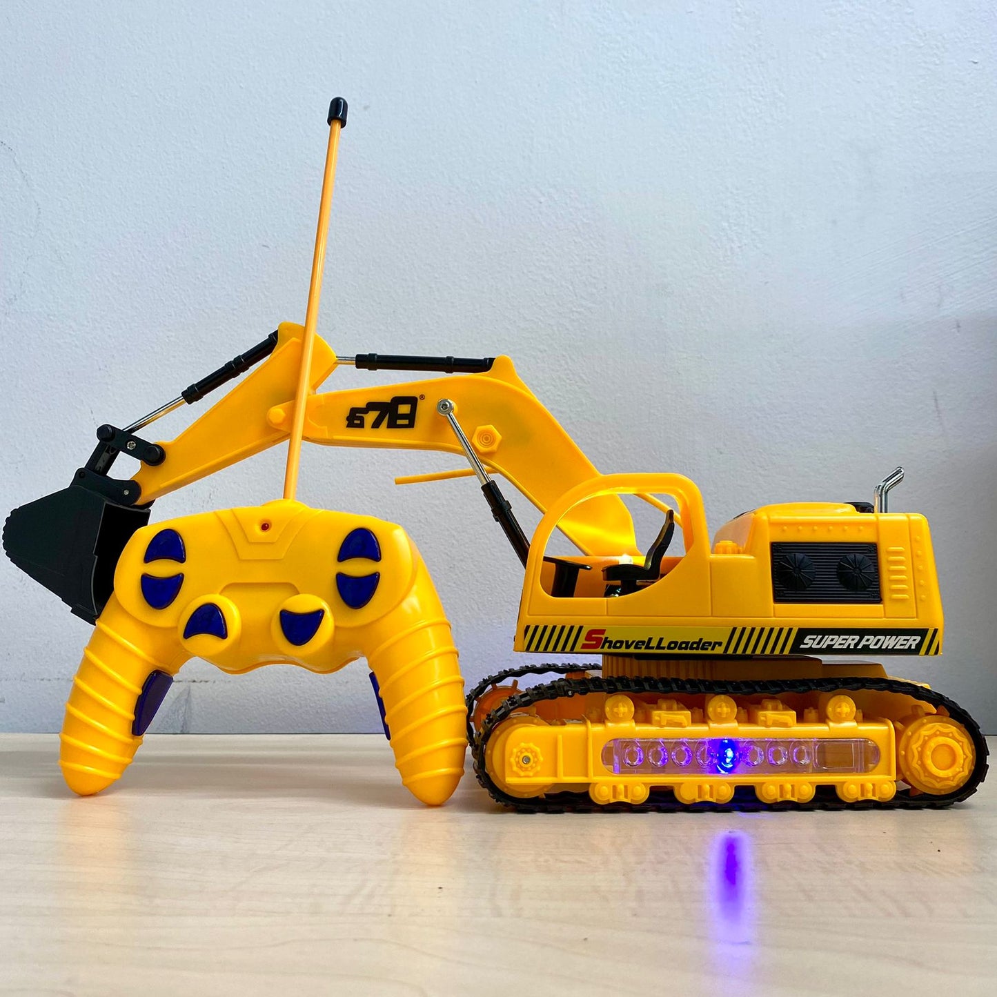 R/C Excavator With Flashlight + Free Shipping 