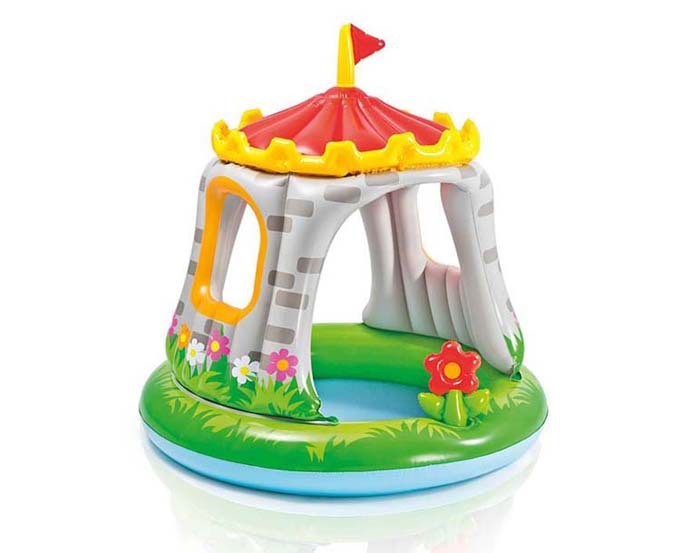 Inflatable castle-type pool