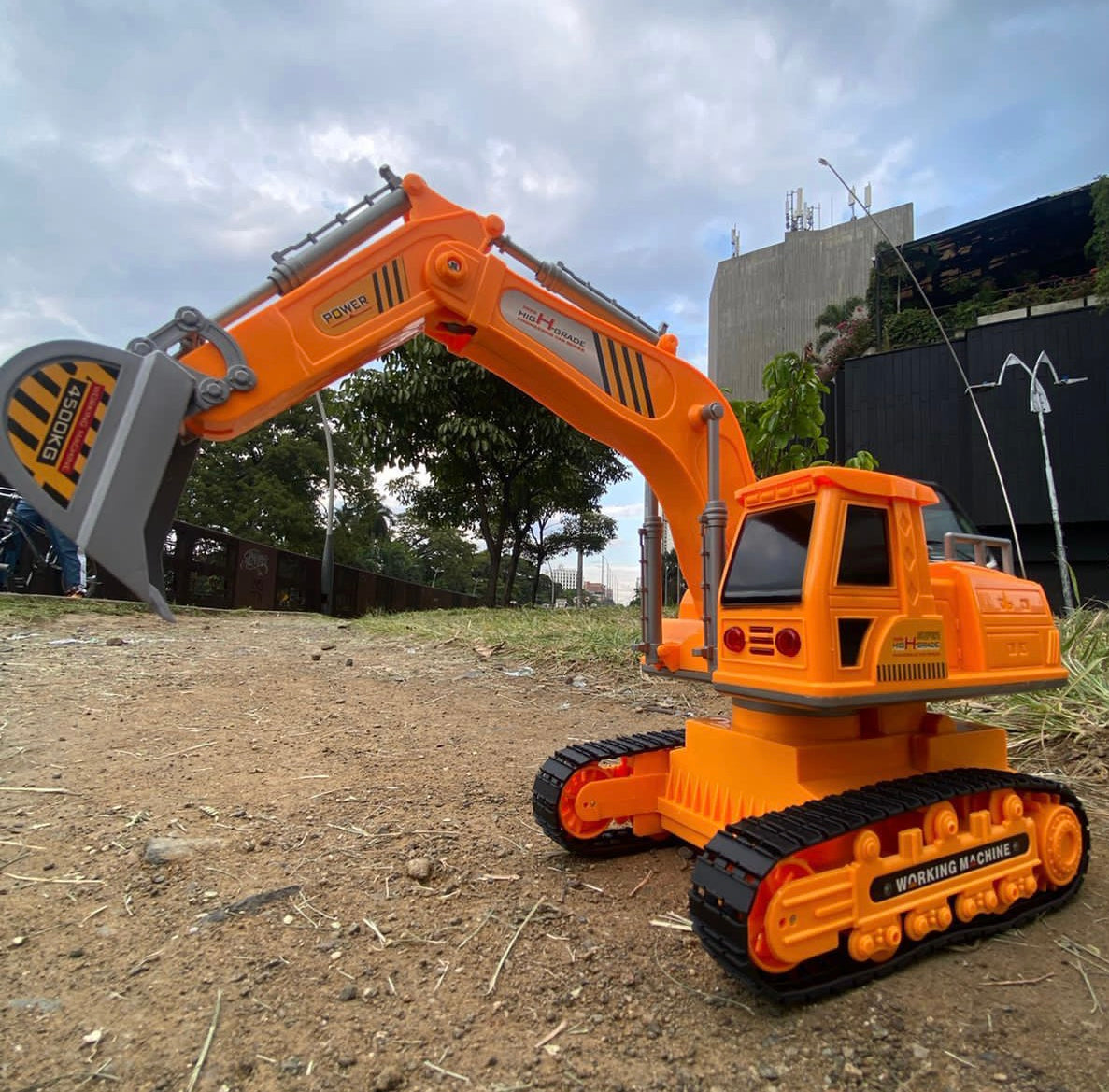 Rechargeable Remote Control Excavator + Free Shipping 